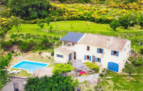 Amazing home in Valréas with Outdoor swimming pool and 4 Bedrooms